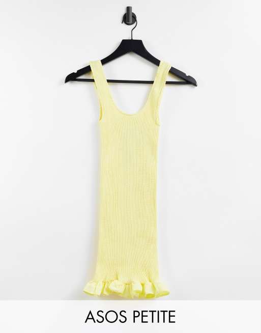 Vestido corto color limón con cuello ancho, acabado texturizado y bajo con volantes de ASOS DESIGN Petite