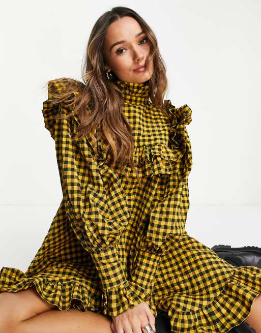 Vestido corto color mostaza a cuadros vichy con cuello alto y