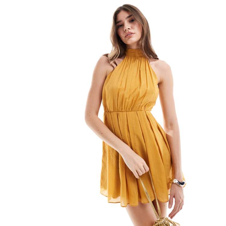Vestido corto color mostaza con vuelo y cuello alto de Style Cheat ClassicfuncenterShops