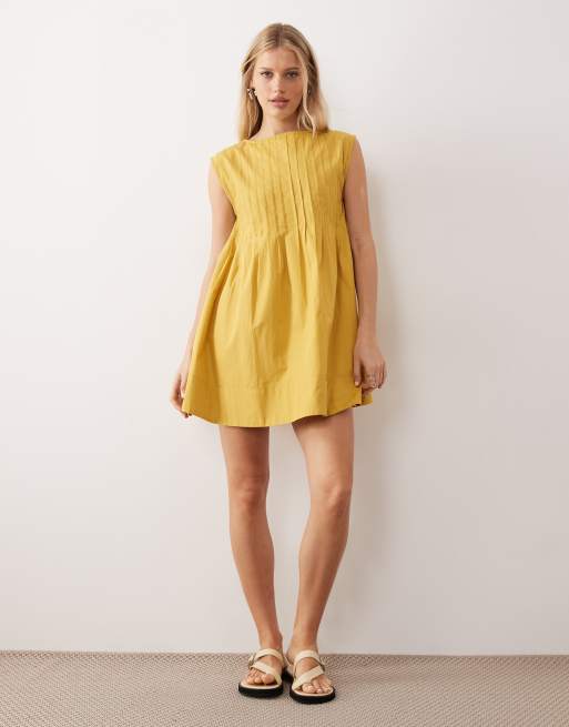 Vestido corto color ocre con cuello barco y jaretas de ASOS DESIGN