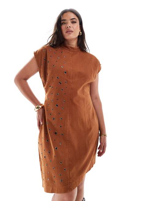 Vestido corto color tostado con lavado ácido y detalle de ojales de sarga de ASOS DESIGN Curve 