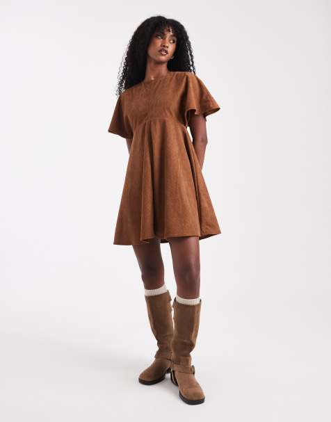 Vestido corto color tostado estilo camiseta con detalle de pespuntes de pana de ASOS DESIGN - view 1
