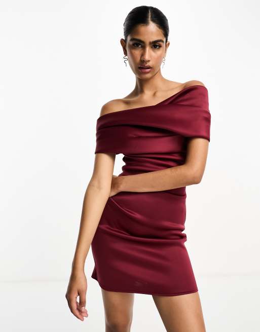 Vestido corto color vino con escote Bardot plisado de ASOS DESIGN