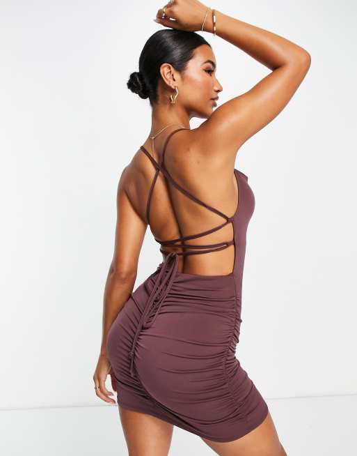 Vestido corto color violeta polvoriento ceñido con cuello desbocado de Flounce London