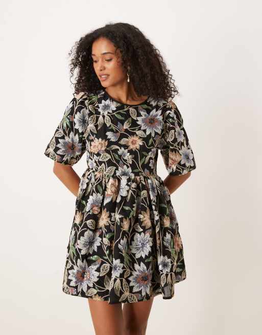 Vestido corto con bordado floral Dream de Sister Jane