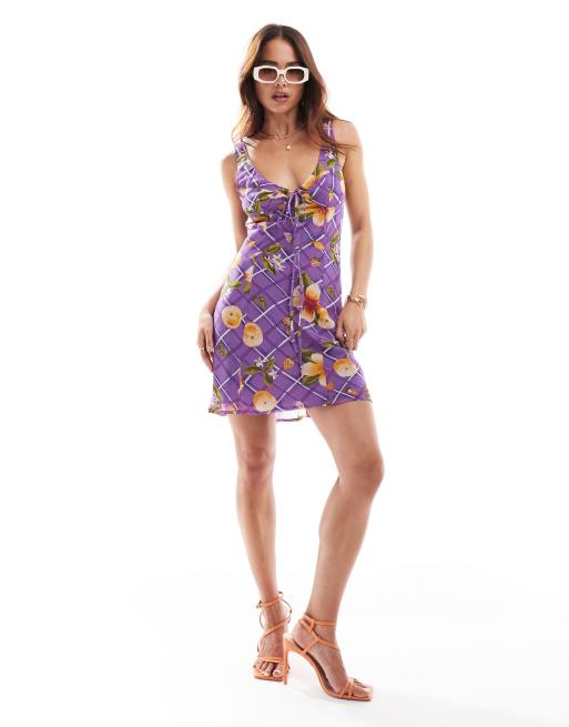 Vestido corto con cuello de pico y estampado de flores y cuadros de ASOS DESIGN