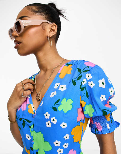 Vestido corto con cuello de pico y estampado floral en tonos llamativos de Influence, 2 de 4
