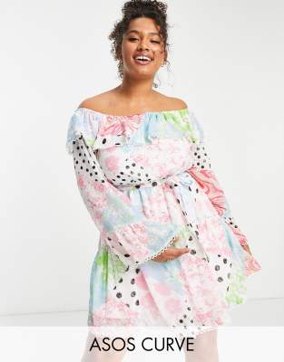 Vestido corto con escote Bardot, estampado tipo patchwork e insertos de encaje de ASOS DESIGN Curve