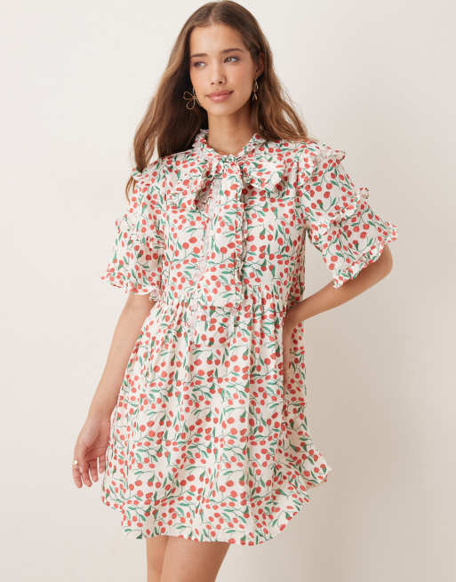 Vestido corto con estampado de cerezas y lazo extragrande de Sister Jane, 3 de 4