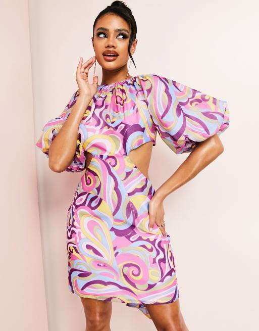 Vestido corto con estampado de estilo años 70, mangas abullonadas y lazada  en la espalda de ASOS LUXE