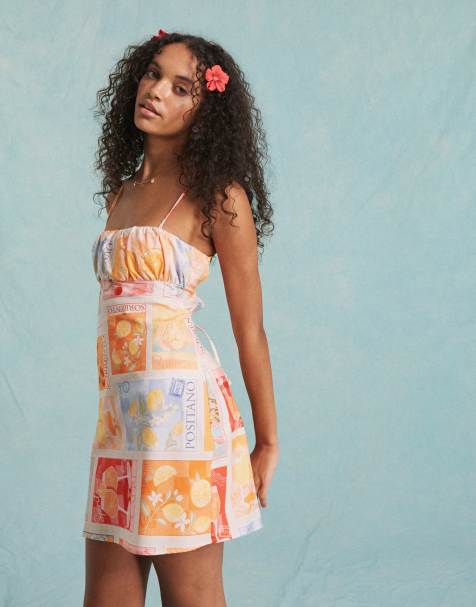 Vestido corto con estampado de postal y cordones en la espalda de popelina de Miss Selfridge - view 1