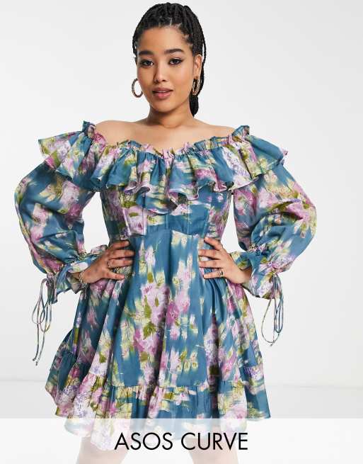 Vestido corto con estampado floral, escote Bardot y detalle de volantes exclusivo de ASOS DESIGN Curve