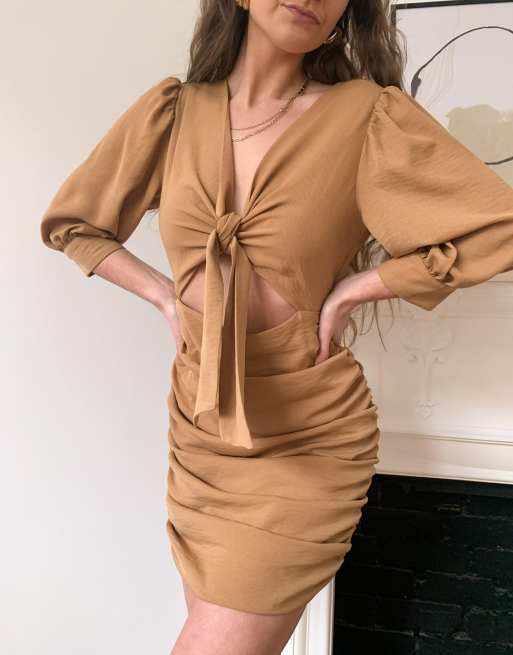 Vestido corto con falda fruncida atado en la parte delantera de ASOS DESIGN