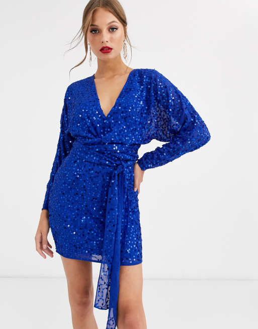 Vestido corto con manga murciélago y cintura cruzada y lentejuelas dispersas de ASOS DESIGN