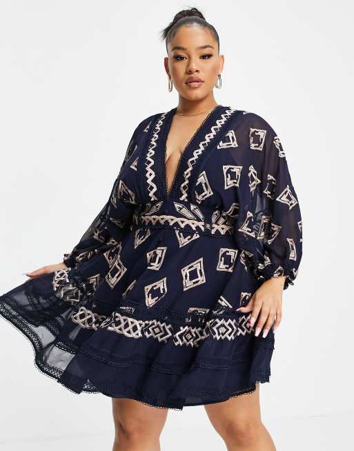 Vestido corto con mangas abullonadas y diseño bordado de ASOS DESIGN Curve, 4 de 4