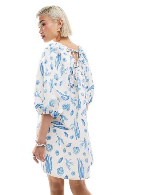 Vestido corto con mangas estilo blusón y estampado azul de animales marinos de Vero Moda, 3 de 4