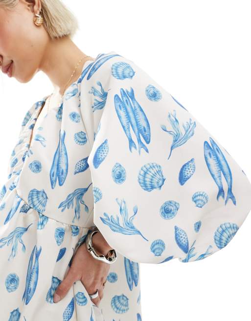 Vestido corto con mangas estilo blusón y estampado azul de animales marinos de Vero Moda, 4 de 4