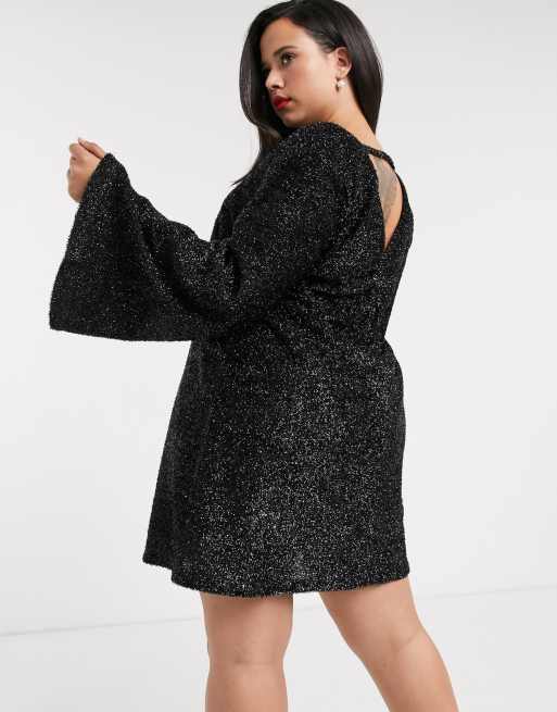 Vestido corto con oropeles y mangas acampanadas de ASOS DESIGN Curve, 2 de 4
