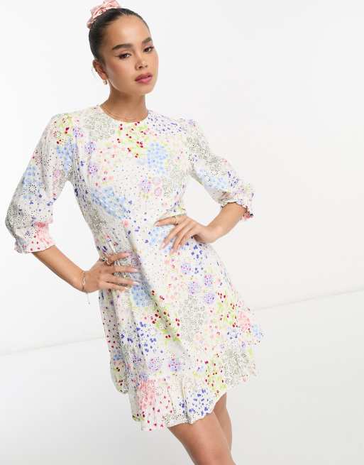 Vestido corto con volante y diseño bordado inglés floral Serena de Nobody's Child