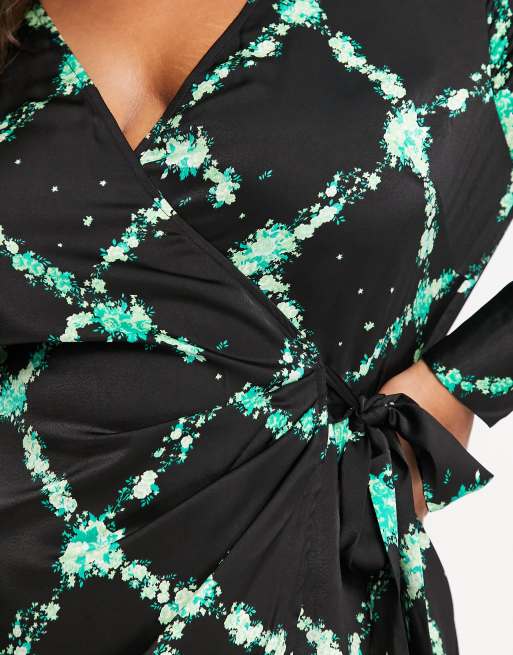 Vestido corto cruzado con estampado verde de satén de Vero Moda Curve, 4 de 4