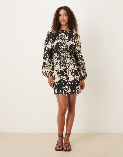 Vestido corto de corte evasé con estampado animal y detalle de lazada en la espalda de ASOS DESIGN - view 1