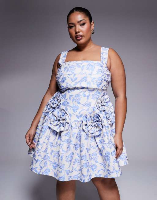 Vestido corto de corte skater con estampado floral estilo tapiz, pliegues en el pecho y detalle de flores de jacquard de ASOS LUXE Curve