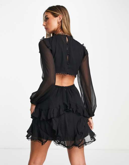 Vestido corto de manga larga con detalle circular de ASOS DESIGN