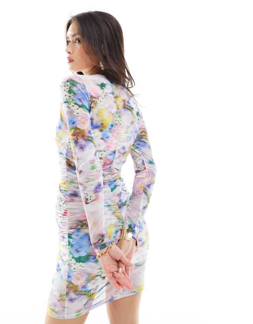 Vestido corto de manga larga con estampado floral luminoso de malla fruncida de EDITED, 4 de 4