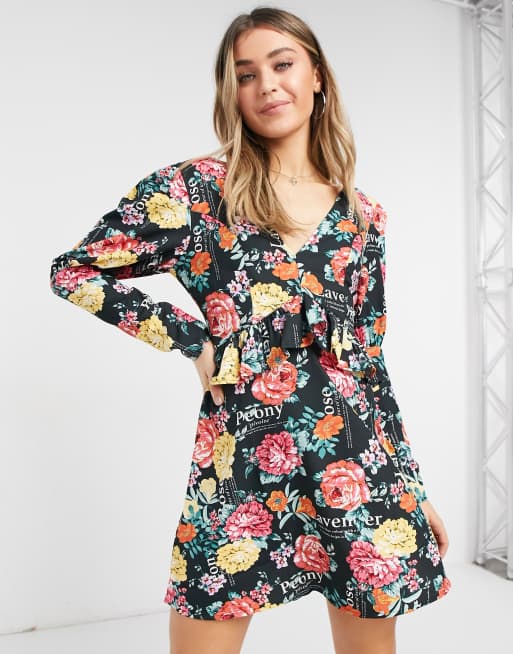 Vestido corto de manga larga con estampado floral y espalda