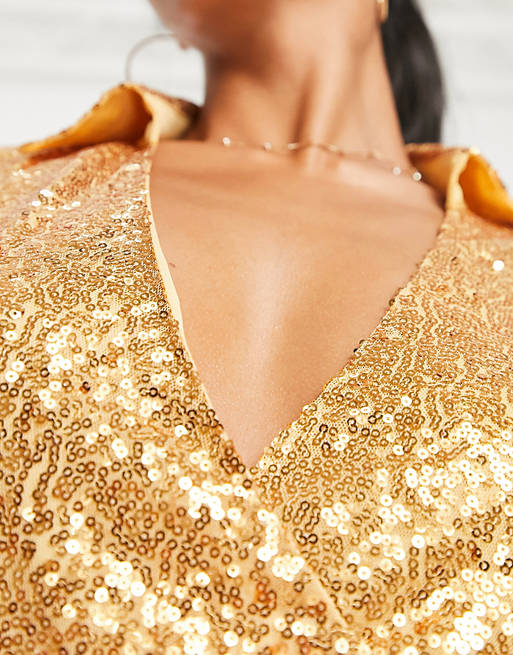 Vestido corto dorado cruzado con escote pronunciado y detalle de solapas de  lentejuelas exclusivo de In The Style Petite | ASOS