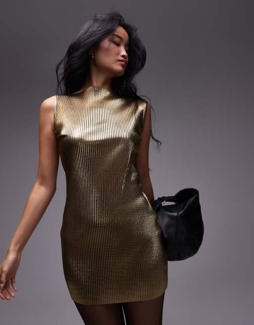 Vestido corto dorado plisado de Topshop