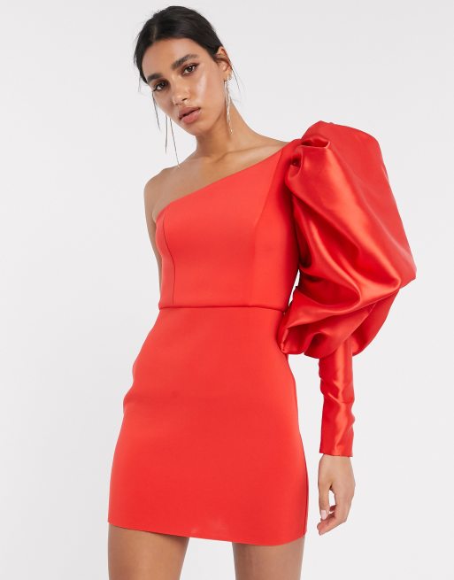 Vestido corto en rojo intenso con diseño asimétrico de manga abullonada en satén y neopreno de ASOS | ASOS