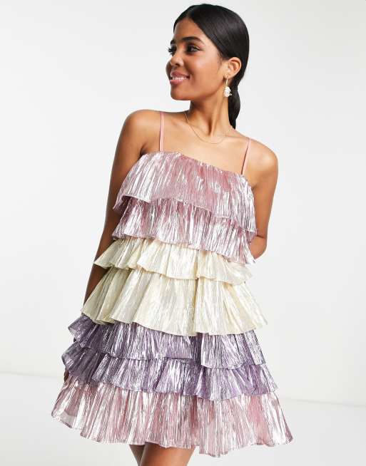 Vestido corto en tonos metalizados escalonado exclusivo de Collective The Label
