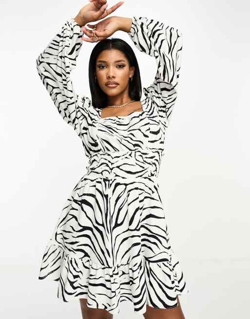Vestido corto escalonado con estampado de cebra de I Saw It First