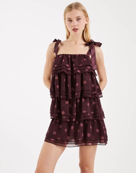 Vestido corto escalonado con estampado de lunares y volantes de Miss Selfridge - view 1