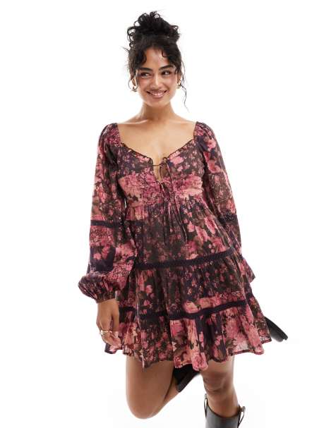 Vestido corto escalonado con estampado floral tipo patchwork e insertos de encaje de algodón de Miss Selfridge - view 1