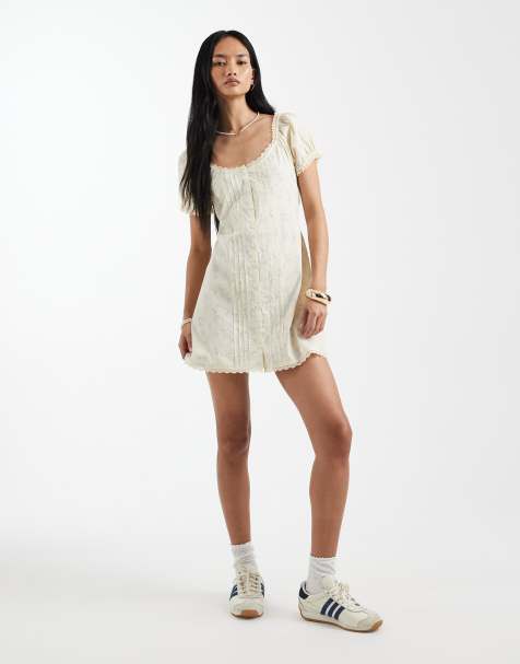 Vestido corto estilo babydoll con estampado de florecitas y botones Eliza de Cotton On - view 1