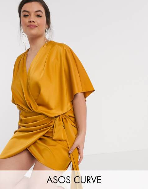Vestido corto estilo kimono con diseño cruzado y detalle anudado en la cintura en color ocre de ASOS DESIGN Curve - view 1