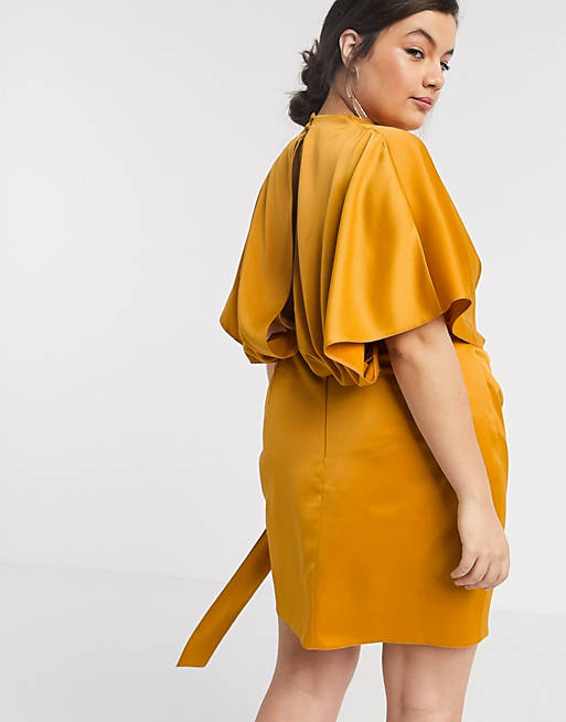Vestido corto estilo kimono con diseño cruzado y detalle anudado en la  cintura en color ocre de ASOS DESIGN Curve | ASOS