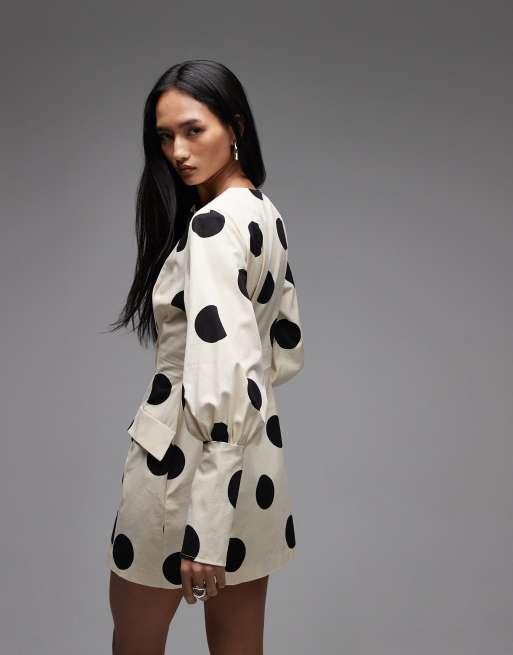 Vestido corto estructurado estilo americana abotonado con estampado de lunares de ASOS DESIGN, 2 de 4