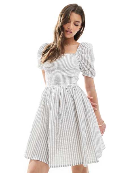 Vestido corto gris a rayas de estilo mesonera con escote cuadrado de tejido rico en algodón de Brave Soul - view 1