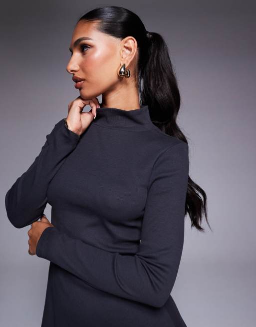 Vestido corto gris carbón ajustado con cuello alzado vuelto de ASOS DESIGN, 2 de 4