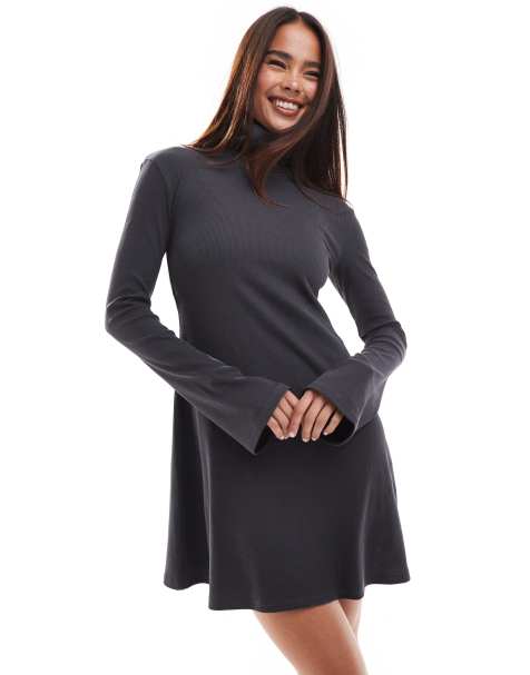 Vestido corto gris carbón con cuello vuelto de canalé de ASOS DESIGN - view 1