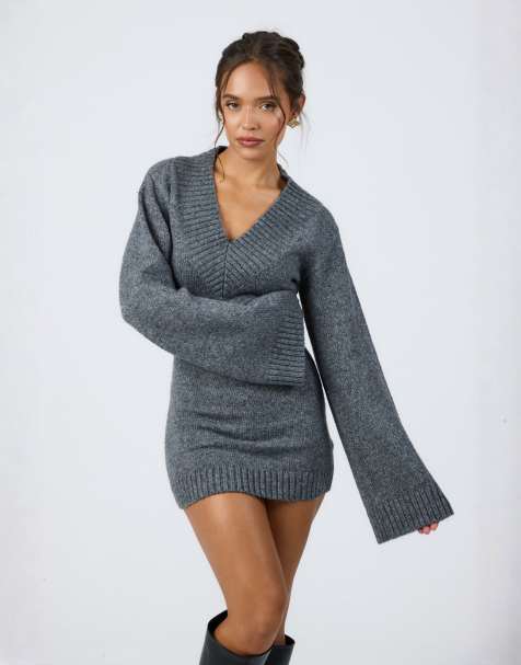 Vestido corto gris carbón estilo jersey con cuello de pico y mangas anchas de punto de Aria Cove - view 1