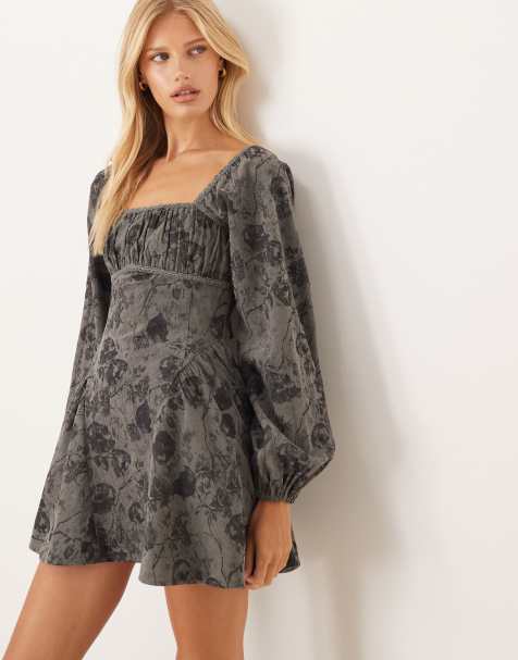 Vestido corto gris de pana con estampado floral, cuello cuadrado, mangas voluminosas, pecho fruncido y ribetes de encaje de ASOS DESIGN - view 1