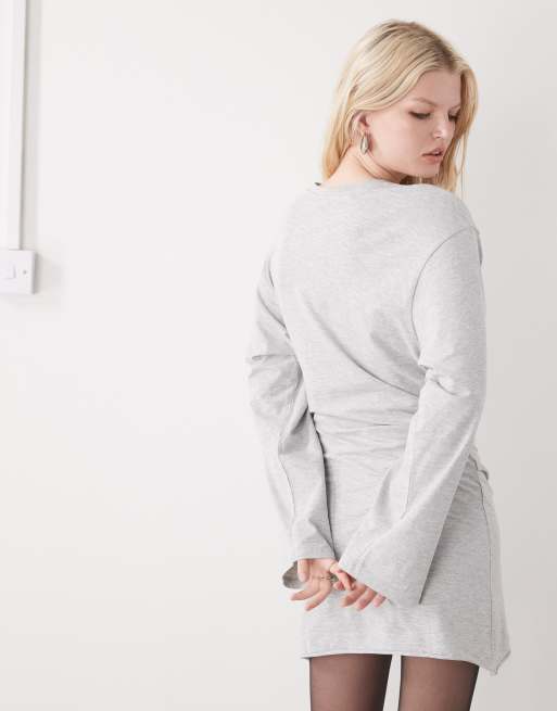 Vestido corto gris melange de manga larga con cintura ceñida de Weekday, 4 de 4