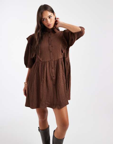 Vestido corto marrón amplio con detalle de volantes de Wednesday's Girl - view 1