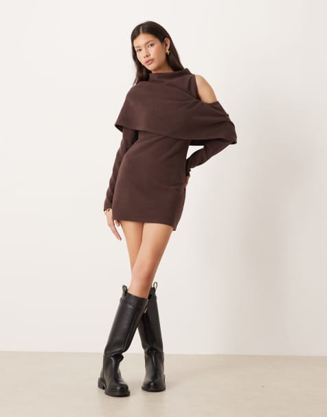 Vestido corto marrón chocolate con cuello barco y sobrecapa drapeada de tejido supersuave de ASOS DESIGN - view 1