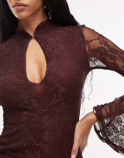 Vestido corto marrón chocolate con mangas acampanadas y cuello mao de encaje de ASOS DESIGN, 2 de 4