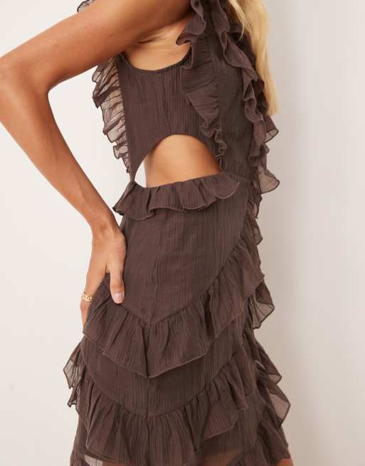 Vestido corto marrón chocolate con volantes de Pretty Lavish, 4 de 4